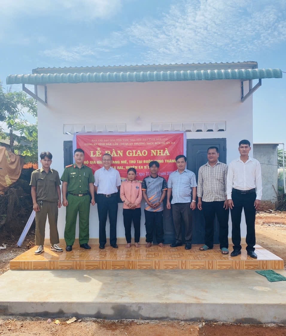 trao nhà tung thăng